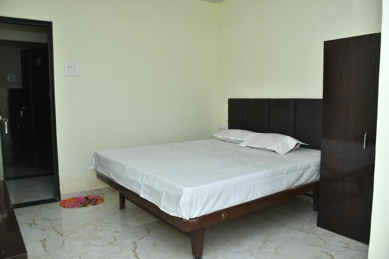 Hotel Kalika Residency Akalkot Екстер'єр фото