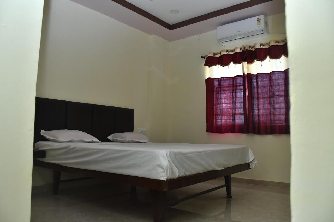 Hotel Kalika Residency Akalkot Екстер'єр фото
