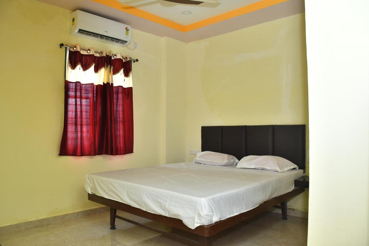 Hotel Kalika Residency Akalkot Екстер'єр фото