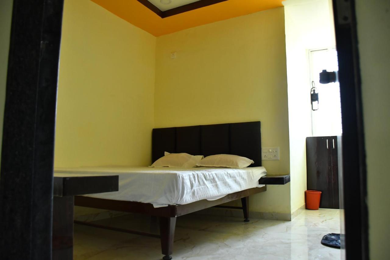 Hotel Kalika Residency Akalkot Екстер'єр фото